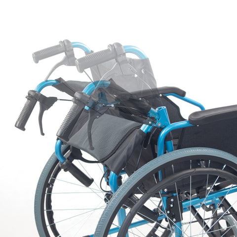 Silla de ruedas plegable con respaldo partido y reposabrazos abatible color azul